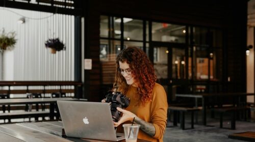 A creative entrepreneur brainstorming ideas, representing the process of choosing a creative niche and building a loyal online following through 7 actionable steps.