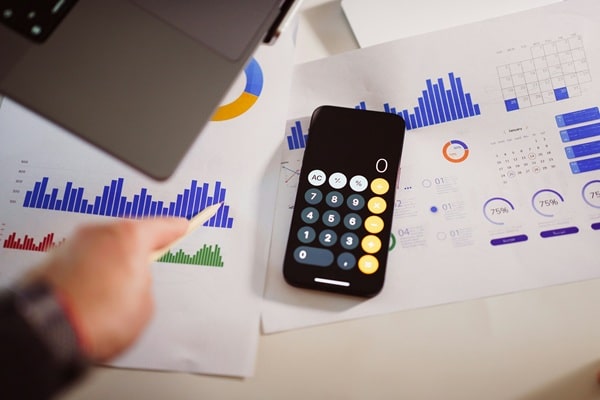 Smartphone calculator of an artist trying to avoid commission pricing mistakes.